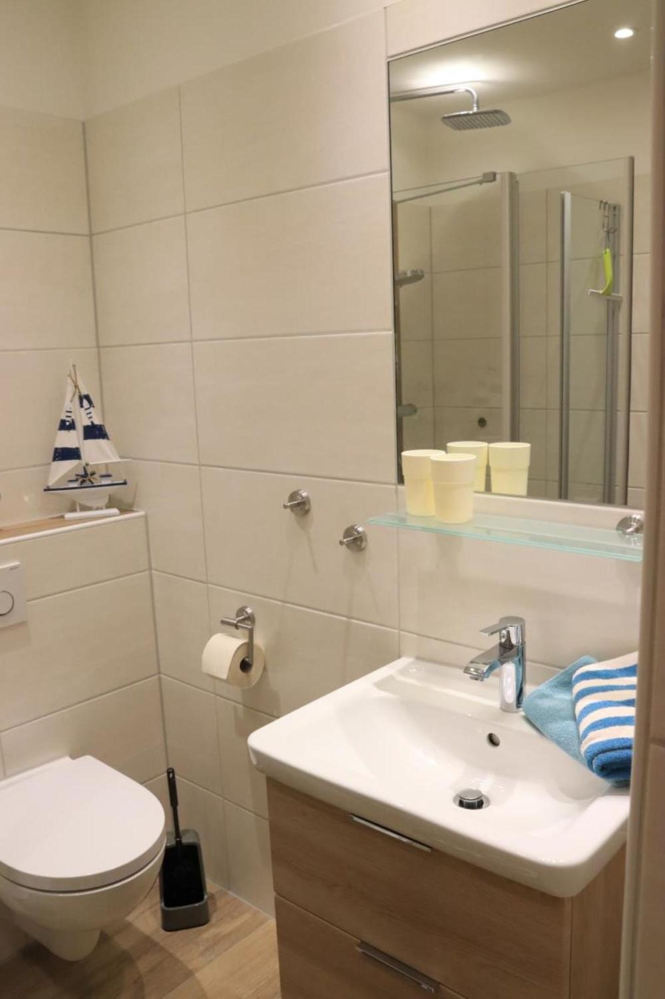 Ferienwohnung Mit Seeblick Und Schwimmbadnutzung In Cuxhaven Exterior photo